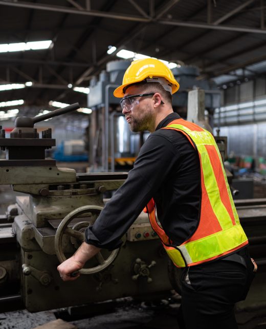 Mechanical engineers enter the old machinery warehouse to inspect and repair used machinery with the warehouse's personnel.